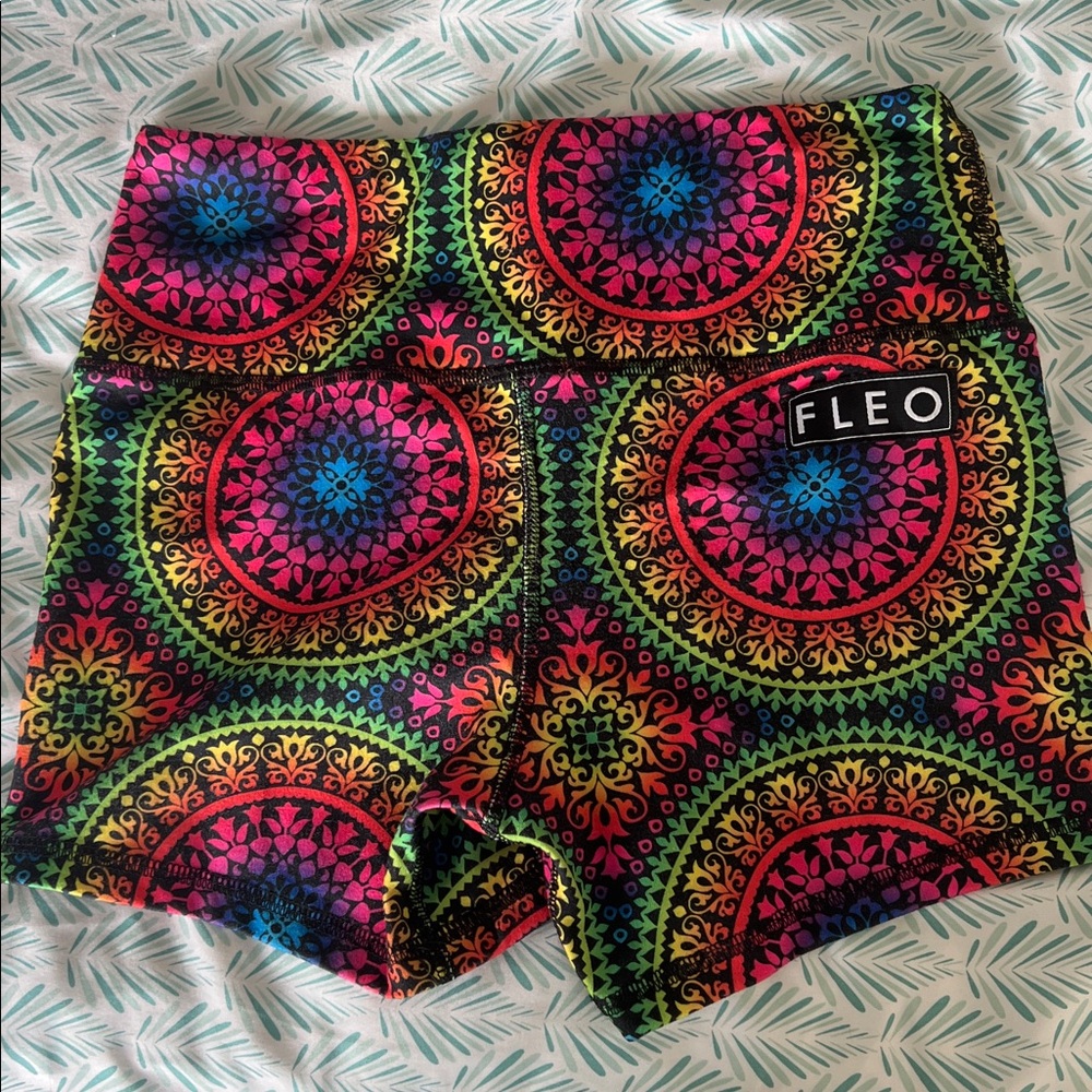 Fleo sz S Rainbow Mandala Power High Rise Shorts - Picture 2 of 3